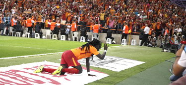 开运体育电脑版-“世界顶尖泳者齐聚新加坡，2025游泳锦标赛备受瞩目”  第2张